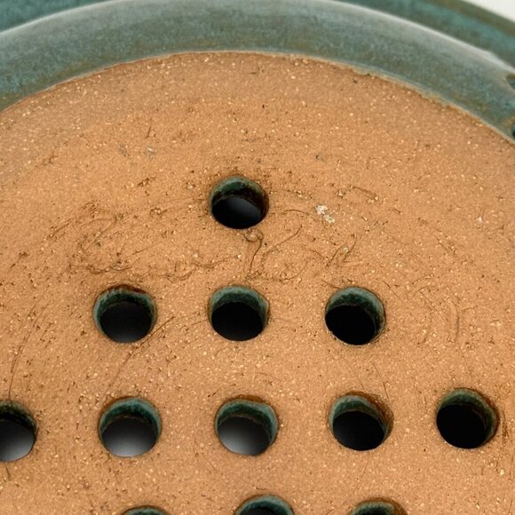 VTG 1996 Hand Thrown Signed 2 PC Pottery Berry Strainer Bowl Colander & Plate 9" - Picture 7 of 10